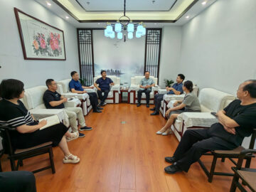 與鄭州工大科技總經(jīng)理王朝俊、副總經(jīng)理吳宏軍一行座談交流